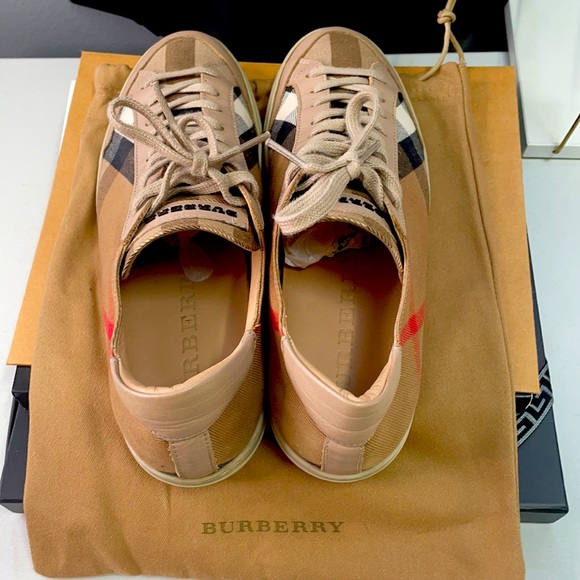 Burberry Sneakers - Picture 2 of 3